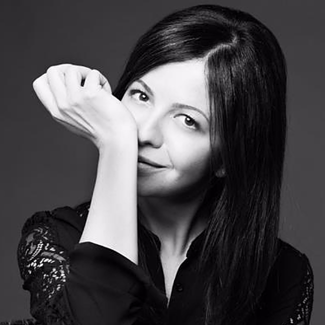 Dora Baghriche, la nariz detrás de FLOWER CHERRY POPPY de KENZO.